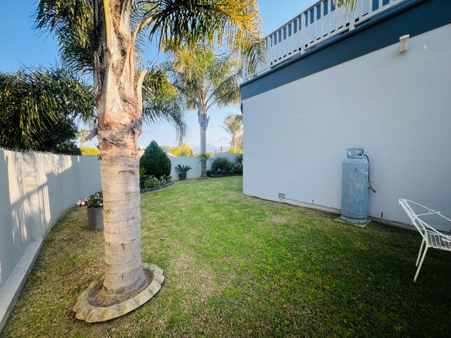 8 Bedroom Property for Sale in Rooi Rivier Rif Western Cape
